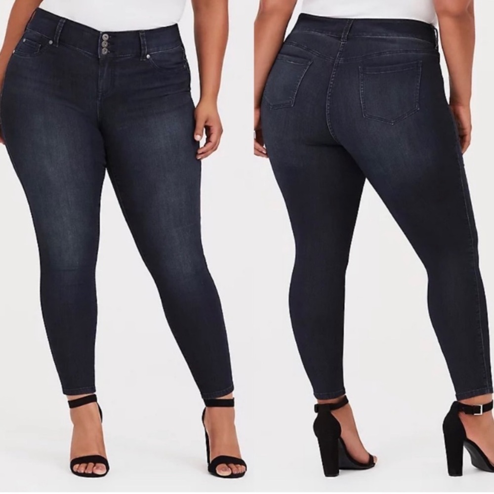 Torrid stretch jeggings in a medium wash-22R